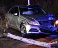 Bild: gf
Ein 18-jähriger Mercedes-Fahrer aus Sulzbach-Rosenberg „fällt“ in der Rosenmontagsnacht zwei Bäume in Poppenricht. Er hatte die Kontrolle verloren, als ein Kleintier über die Straße gehuscht war.