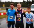Bild: Sven Hindl
Andreas Hecht (Mitte) von der DJK Weiden gewann den zweiten Lauf der Oberpfälzer Winterlauf-Challenge rund um den Murner See vor Armin Reif (rechts) von der LG Passau und Korbinian Lehner von der LSG Höchstadt-Aisch.