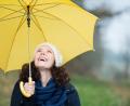 Bild: contrastwerkstatt – stock.adobe.com
Ein Spaziergang im Regen kann nicht nur viel Spaß, sondern auch richtig glücklich machen.