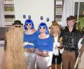 Bild: rwo
Die Aliens sicherten sich bei der Maskenprämierung die Siegesprämie von 30 Liter Bier. Platz zwei ging an die Piraten (rechts), Dritter wurde "Cousin Itt" (links).