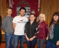 Bild: hai
Claudia Fischer (von rechts), Karin Gillich, Jessica Schumacher, Lukas Giestl und Markus Gillich stehen auch 2020 an der Spitze der Falken. Es gratulierte Dritter Bürgermeister Wolfgang Hübner (links).