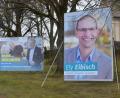 Bild: Benkhardt
Bei der Windischkapelle in Erbendorf sind großformatige Wahlplakate der Kandidaten erlaubt. Vor allem für die Präsentation der Landratskandidaten wird diese Möglichkeit genutzt.