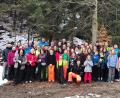 Bild: mor
Kinder, Jugendliche und Erwachsene verbringen einen tollen Tag im Skigebiet Keilberg. Pistenschwingervorsitzender Harald Friedrich und Jugendwartin Birgit Regner (vorne knieend, von rechts) haben die Fahrt organisiert.
