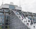 Bild: Ossip van Duivenbode
Paradebeispiel für Zwischennutzung: Eine Freitreppe führte 2016 am Rotterdamer Hauptbahnhof für einen Monat aufs Dach eines Großhandelsgebäudes. Sie eröffnete einen spektakulären Blick über die niederländische Hafenstadt.