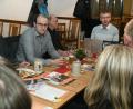 Bild: Petra Hartl
Franz Badura (rechts am Tischende) konkretisierte beim politischen Aschermittwoch der ÖDP seine Ideen für den Amberger Bahnhof.