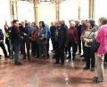 Bild: cr
Eine niveauvolle Führung erleben die rund 40 Teilnehmer der Fahrt des Heimatvereins im Agneskoster Prag unter der Leitung von Dr. Marius Winzeler.
