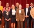 Bild: lst
GLC-Präsident Harald Thies (rechts), Clubmanager Christian Martin (Zweiter von rechts) und Vize-Präsident Reinhard Kämpf (Vierter von rechts) ehrten die langjährigen Mitglieder und begrüßten den neugewählten Schriftführer Peter Kaluza (Dritter von rechts) und die wiedergewählten Kassenprüfer.
