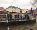 Bild: fz
Neue Ansichten in Windischeschenbach. Das Begehen des Stadtbaches macht die SPD mit einem Gerüst möglich.