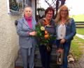 Bild: exb
Gertrud Gradl freute sich über die Glückwünsche von Karin Schindler (rechts) als Vertreterin des Kreisverbandes Schwandorf und Rita Hausknecht-Borghans vom VdK Ortsverband Pfreimd (links).