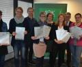 Bild: jr
An fünf Grundschulen aus dem Landkreis überreichte die AOK-Direktion Tirschenreuth die Förderbescheide für das Projekt Klasse 2000. Von links Isabel Bachmeier, Judith Gleißner (Tirschenreuth), Matthias Spickenreuther (AOK), Carola Krausch (Kemnath), Astrid Eller (AOK), Karin Gleißner (Waldsassen und Neualbenreuth) sowie AOK-Chef Klaus Lill und Gabriele Stock (Mitterteich).
