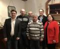 Bild: Fabian Berger/exb
Peter Wein (links) und Marianne Schieder (rechts) gratulierten den neuem Vorsitzendem Christian Daschner (Zweiter von links), zweiter Kassier Günther Schlehuber (Dritter von links) und Kassier Robert Giehl (Zweiter von rechts) und verabschiedeten den bisherigen Vorsitzenden der Schwarzenfelder SPD, Günter Karl ( Dritter von rechts).