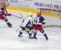 Bild: Roland Rappel
Die Blue Devils verloren am Freitag trotz einer starken Leistung beim Deggendorfer SC mit 3:5. In dieser Szene verfehlte Curtis Leinweber (links) den Weidener Kasten. Devils-Kapitän Ralf Herbst und Kyle Osterberg beobachten die Aktion.
