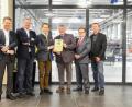 Bild:  UEBZO/Sebastian Gmeiner/exb
Über die Ernennungsurkunde Freuen sich (von links) Lars Engel, Christian Engel, Albert Rupprecht, Wolfgang Siebert, Erich Bauer und der frühere ÜBZO-Geschäftsführer Reinhold Hautmann.