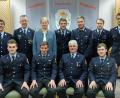 Bild: twi
Zum gemeinsamen Foto stellten sich auf: Kommandant Thomas Klinger, Kreisbrandmeister Dieter Schweiger, Bürgermeister Konrad Kiener, stellvertretender Kommandant Albert Lindner , Markus Schärtl, Tobias Hartinger, Christoph Lindner (hinten von links) sowie (vorne von links) Markus Lindner, zweiter Vorsitzender Andreas Tichy, erster Vorsitzender Albert Lindner und Sandro Zitzler .
