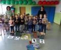 Bild: exb/Steinert
Die Vorschulkinder zusammen mit Kinderhausleiterin Imke Steinert (rechts) und Stefanie Bräunlein vom Sachgebiet Abfallwirtschaft des Landratsamts Tirschenreuth.