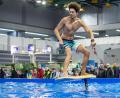 Bild: Daniel Karmann
Surfen im Actionpool auf der Freizeit-Messe in Nürnberg.