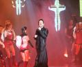 Bild: Dagmar Williamson
Engelchen und Teufelchen: Jesus Christ Superstar überzeugte mit brennenden Kreuzen und knappen Outfits - weit entfernt vom Original. Micha van de Weg verkörpert gleich Judas und Jesus in einem. Auch das berühmte Lied "Superstar" wird als "Jesus Christ" falsch betitelt verkauft.