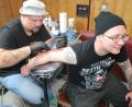Bild: sne
Viele Gäste lassen sich bei der "Tattoo Expo" in Grafenwöhr spontan ein Tattoo stechen.