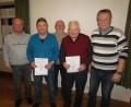 Bild: is
Treue Mitglieder des Pressather Männergesangvereins nehmen in der Jahreshauptversammlung Urkunden entgegen. Im Bild sind (von links) dritter Bürgermeister Wolfgang Graser, Uli Girisch, Vorsitzender Hermann Grünberger, Rolf Kühnelt und Chorleiter Heribert Ficker