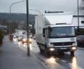 Bild: Gabi Schönberger
Ein Laster noch von der leichteren Sorte. Zu schaffen macht den Anwohnern in der Vohenstraußer Straße der ständig steigende Verkehr, darunter viele schwere Lastwagen. Der Weiterbau der Südost-Tangente vom Butterhof nach Tröglersricht könnte ihre Probleme lösen.