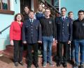 Bild: bgl
Zweite Bürgermeisterin Rita Salomon gratuliert dem neuen Vorstand der Feuerwehr Wagnern mit (vorne von links) Vorsitzendem Markus Blab, Thomas Forster, Johann Lottner, Thomas Graf, Kerstin Schöberl, Julia Schießl und Josef Hutzler (hinten).