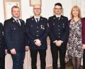 Bild: no
Führungswechsel bei der aktiven Mannschaft der Feuerwehr Sunzendorf (von links): Vorsitzender Norbert Pöllinger, der scheidende Kommandant Sebastian Kagermeier, sein Nachfolger Eduard Bär, dessen Vize Tobias Kaspar, Bürgermeisterin Brigitte Bachmann und Kreisbrandrat Fredi Weiß.