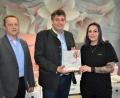 Bild: rgr
Zur Neueröffnung von "Paradiso" wünschen Hausherr Werner Rubner und Grafenwöhrs Bürgermeister Edgar Knobloch (von links) der Inhaberin Jessica Grice viel Erfolg.
