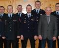 Bild: sche
Der neue Vorstand der Feuerwehr Freudenberg-Wutschdorf und die Ehrengäste (von links) Landrat Richard Reisinger, Daniel Gietl, Martin Sollfrank, Franz Bauer, Manuel Schorner, Stefan Freundorfer, stellvertretender Kommandant Peter Meßmann, 2. Bürgermeister Franz Weiß, Kommandant Armin Daubenmerkl und Kreisbrandinspektor Hubert Blödt.
