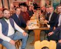 Bild: bsc
Mit viel Zuversicht gehen die Kandidaten des CSU-Ortsverbandes Friedenfels in die Kommunalwahlen am 15. März. Prominente Unterstützung erhielten Vorsitzender Gottfried Härtl (rechts) und die Mitglieder am Infoabend von Landratskandidat Roland Grillmeier (Dritter von rechts) und MdL Tobias Reiß (Vierter von rechts).