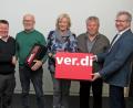 Bild: Dobmeier
Die Verdi-Senioren Telekom/Logistik verabschieden ihren langjährigen Vorsitzenden Manfred Kuchner (Dritter von links). Agnes Söllner (Dritte von rechts) und Peter Lachmann (links daneben) übernehmen den Vorsitz kommissarisch.