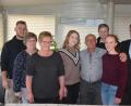 Bild: fla
Die 80 Jahre sieht man Johann Pflaum (4.v.re) nicht an. Sein "Ein und Alles" sind seine Enkelinnen Celine (links von ihm) und Luisa (rechts von ihm), betont das Geburtstagskind. Gemeinsam mit Ehefrau Elisabeth (vorne links) und der restlichen Familie verbrachte Johann Pflaum seinen Ehrentag auf Fuerteventura.
