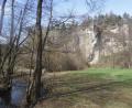 Archivbild: Josef Schmaußer
Gegenüber der Flembachhütte beeindruckt der mächtige Schelcherfels, der als Nistplatz für Turmfalken dient.