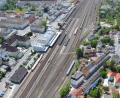 Luftbild: Michael Ascherl
Der Bahnhofsbereich von Weiden. Hier stehen in den kommenden zehn Jahren erhebliche Veränderungen an, unter anderem der barrierefreie Ausbau mit Anbindung an den Ortsteil Lerchenfeld (rechts).