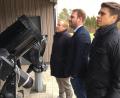Bild: upl
Tilman Kuban mit Henner Wasmuth und Achim Kuchenbecker (von links) an der Sternwarte.