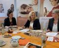 Bild: Eichl
Zwei neue Gesichter bei Donum Vitae: Andrea Lang (Zweite von rechts) und Elisabeth Schieder (rechts) stellen die neue Vorsitzende des Fördervereins, Andrea Gollwitzer, und die Bevollmächtigte für Tirschenreuth, Sandra Kellermann, vor (von links).
