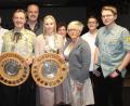 Bild: dl
Magdalena Schmidt (Schützenliesl) und Wolfgang Braun Schützenkönig) sind die neuen Hoheiten des VPC Thanstein. Spartenleiter Melanie Blaschke (links) gratulierte den Würdenträgern und ihren Stellvertretern.