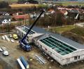 Bild: mef
Das neue Feuerwehrhaus nimmt Gestalt an. Die Dacharbeiten sind abgeschlossen.