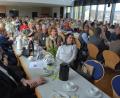 Bild: jr
Nahezu vollbesetzt präsentierte sich die Erbendorfer Stadthalle beim Landfrauentag des Landkreises Tirschenreuth, links im Bild BBV-Geschäftsführer Ulrich Härtl.