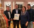 Manuel Gössl (Mitte) ist neuer Geschäftsführer des CSU-Ortsverbands. FU-Vorsitzende Elisabeth Weiß, Ortsvorsitzender Dominik Baschnagel, stellvertretende Vorsitzende Annett Kamm und Schatzmeister Andreas Greiner gratulieren (von links).