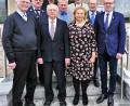 Bild: ibj
Mit seiner Frau Irmgard freut sich Jakob Rubenbauer (Zweiter von links) über die Glückwünsche von Pfarrer Hans Peter Heindl, Otto Weiß (Feuerwehr Pickenricht), Seniorenbauftragtem Erich Freisinger, Liedertafel-Chef Walter Burger, MGV-Vorsitzenden Günter Winter, Ehrenchorleiter Richard Pflamminger und Bürgermeister Bernhard Lindner (von links).