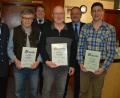 Bild: jr
Jahrzehntelange Mitglieder dankte die Feuerwehr Königshütte mit einer Urkunde. Unser Bild zeigt (von links) Vorsitzender Christian Weiß, Herbert Eckert, Kommandant Martin Teubner, Josef Wölfl, Bürgermeister Johann Burger und Stefan Greber.