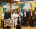 Bild: slh
Das Publikum bedankte sich mit Riesenapplaus bei allen Akteuren für die deftige Fastenpredigt und das „Himmlische Amtsgericht“. Bruder Barnabas erhielt zum Abschied eine Fotocollage über alle Auftritte.