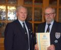 Bild: mmj
Für sein Engagement in der Krieger- und Soldatenkameradschaft Weiding erhielt Vorsitzender Richard Ferstl (rechts) von Kreisvorsitzenden Josef Hauer die BKV-Jubiläumsmedaille mit Urkunde überreicht.