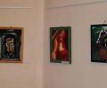 Bild: gjb
Im Ambiente der Nikolauskirche sind die Bilder der Gefangenen besonders beeindruckend.