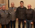 Bild: dob
KSK-Vorsitzender Michael Reil (rechts) holte sich mit Major a. D. Dieter Mirus (links) einen versierten Mitstreiter an seine Seite. Ralf Amthor, Bernhard Keck und Adolf Götz (von links) wurden für ihre Treue geehrt.