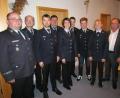 Bild: is
Die Führungskräfte der Feuerwehr Riggau nehmen in der Jahreshauptversammlung einige neue Kameraden auf. Im Bild sind (von links) Kreisbrandmeister Jürgen Haider, Vorsitzender Konrad Neuser, stellvertretender Kommandant Christian Plößner, zweiter. Vorsitzender Thomas Neumann, Stephanie Neumann, Fabian Mirwald, Simon Schraml, Josefa Graser und Bürgermeister Werner Walberer.