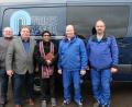 Bild: ohr
Der Zweckverband zur Wasserversorgung der Pretzabrucker Gruppe beschaffte als Ersatzfahrzeug einen Mercedes –Benz Sprinter zum Preis von 38.085 Euro netto. Pfarrvikar Joseph Kokkoth (Mitte) erteilte im Beisein von Leiter der Bauverwaltung der VG Schwarzenfeld, Gerhard Brunner, und Vorsitzenden Bürgermeister Hans Gradl (von links) sowie den beiden Wasserwarten Richard Setzer und Jürgen Obendorfer (von rechts) den kirchlichen Segen