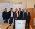 Bild: dpe
Von links: die FW-Kreistagskandidaten Franz Gottschalk, Markus Schinhammer, MdL Johann Häusler, FW-Landratskandidat Hans Martin Grötsch, die FW-Kreistags- und Bürgermeisterkandidaten Werner Wendl (Hahnbach) und Peter Dotzler (Gebenbach).     