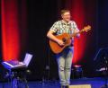 Bild: ero
Musikalische Unterhaltung garantiert: Stefan Otto an der Gitarre im Kubus Ursensollen.