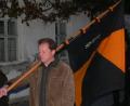 Bild: nid
Thomas Schwingl führt die Kolpingfamilie nicht nur als Vorsitzender an, sondern geht beim Kirchenzug auch mit dem Banner vorneweg.
